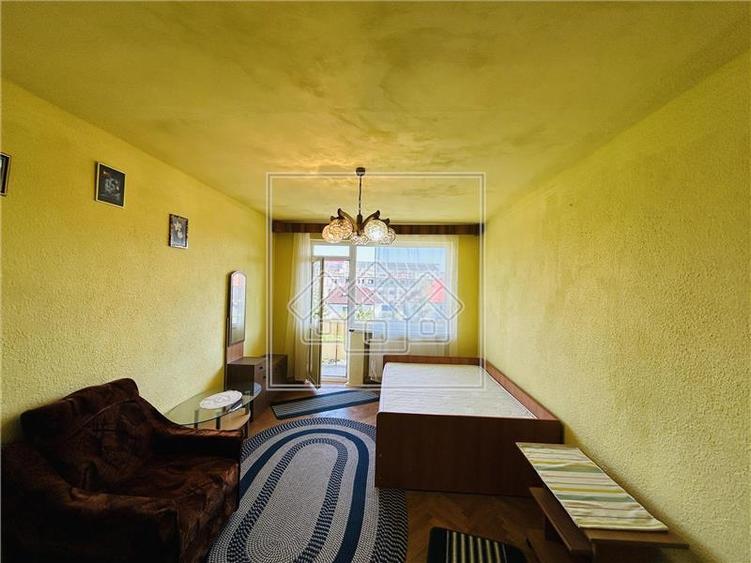 Apartament cu 2 camere decomandat în Ștrand