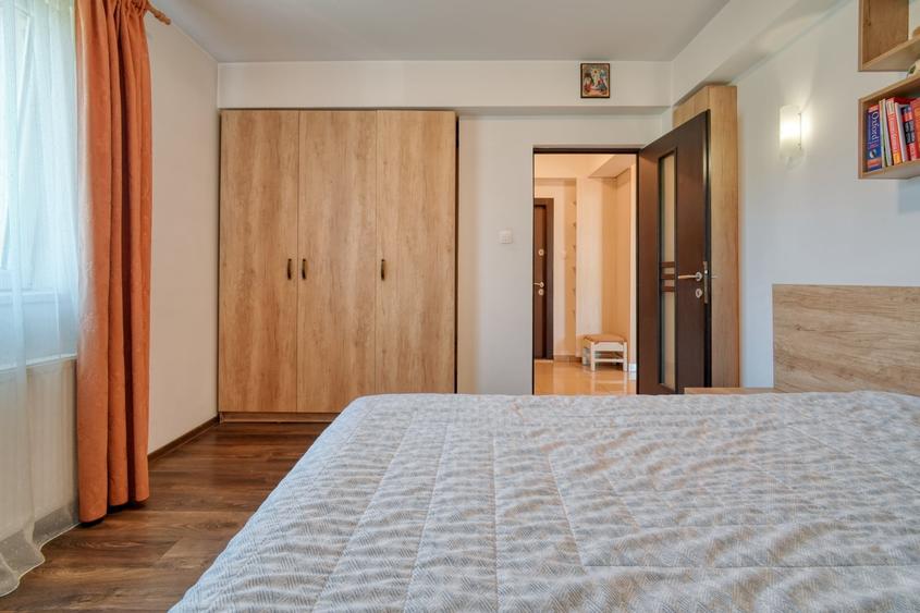 Apartament cu 4 camere decomandat, mobilat în Tractorul