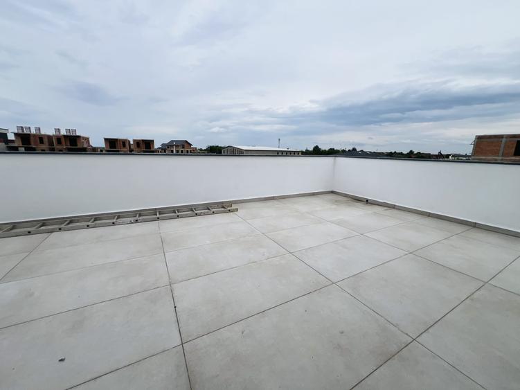 Duplex cu 4 camere cu Canalizare în Giarmata