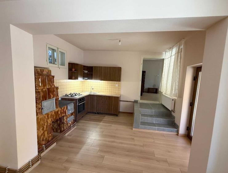 Casă cu 4 camere în Central