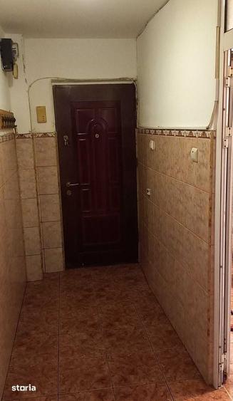 Apartament cu 2 camere decomandat în Tractorul