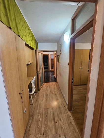 Apartament cu 3 camere în Cetate