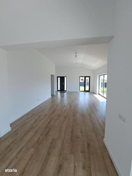 Casă cu 3 camere cu Teren 474 Mp în Micești