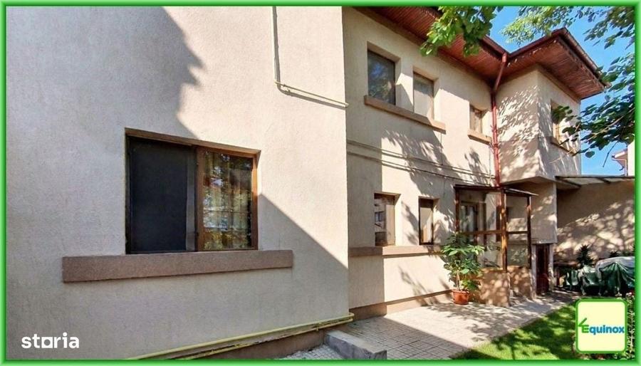 Casă cu 4 camere semidecomandat în Central
