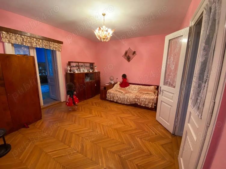 Casă cu 5 camere în Tărlungeni