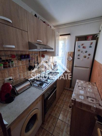 Apartament cu 2 camere semidecomandat, mobilat în Hipodrom 1