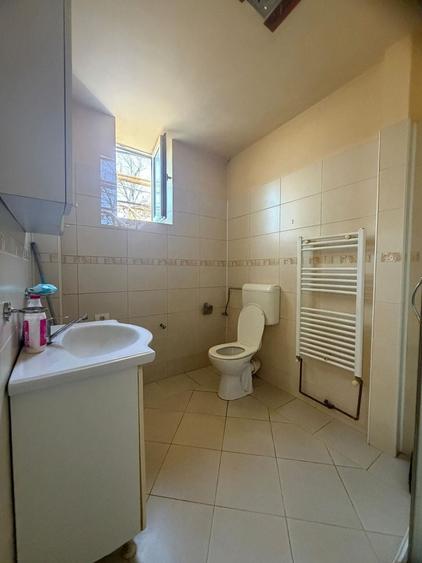 Apartament cu 3 camere decomandat, mobilat în Lipovei
