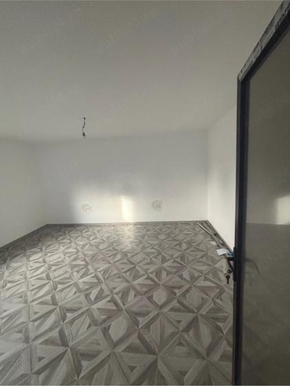 Casă cu 3 camere cu Teren 1300 Mp în Central