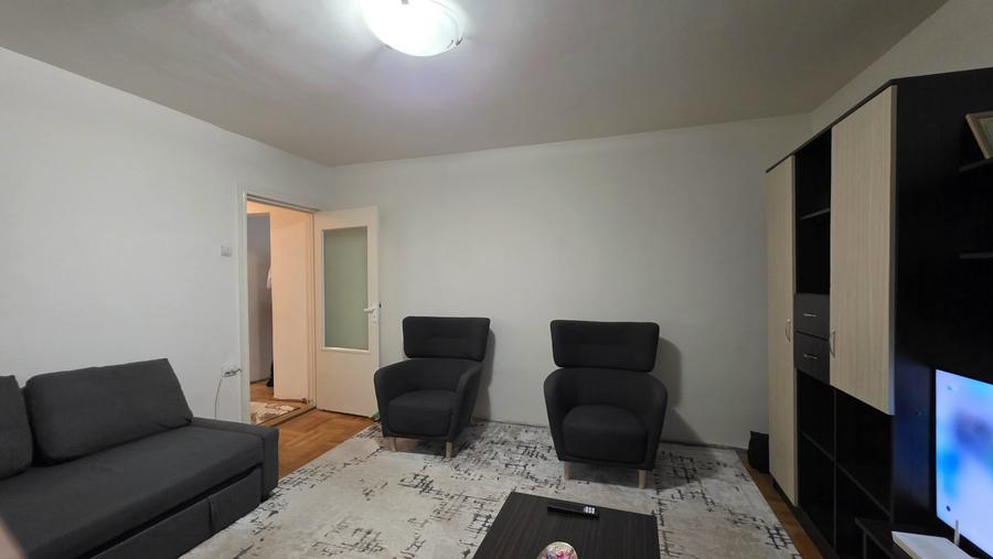 Apartament cu 3 camere decomandat, mobilat în Girocului