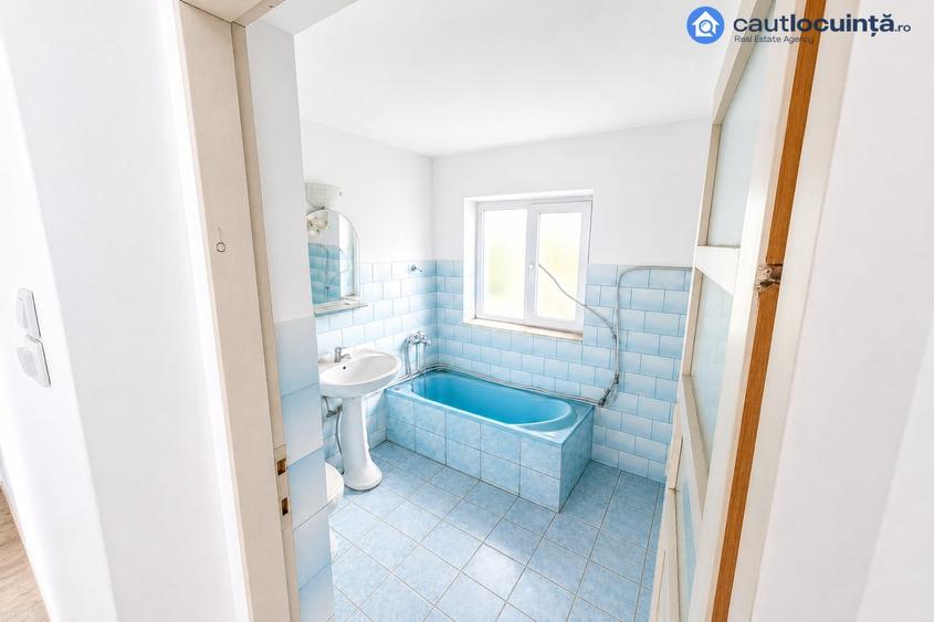 Casă cu 5 camere cu Teren 4900 Mp în Micești