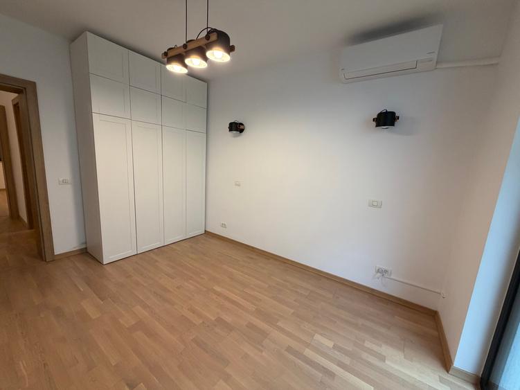 Apartament cu 3 camere decomandat în Arcul de Triumf