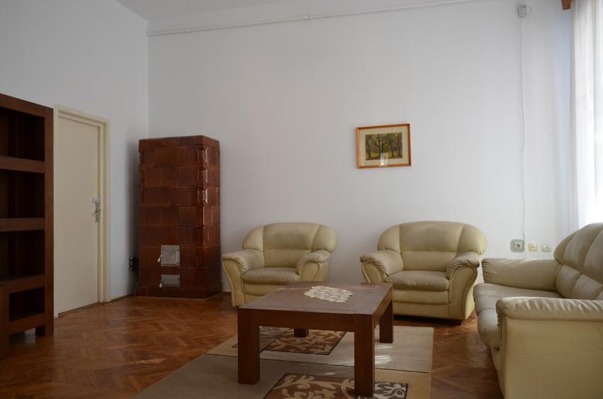 Casă individuală cu 4 camere cu Canalizare în Central