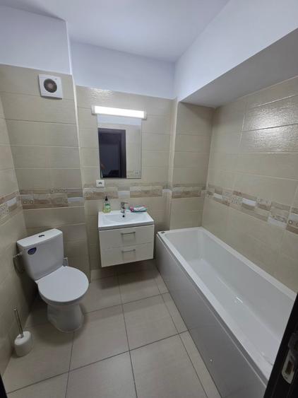 Garsonieră decomandată în Titan