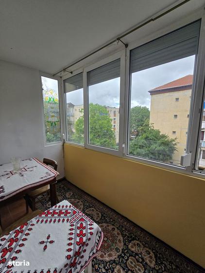 Garsonieră decomandată în Est