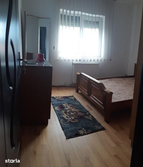 Apartament cu 3 camere decomandat în Cornișa