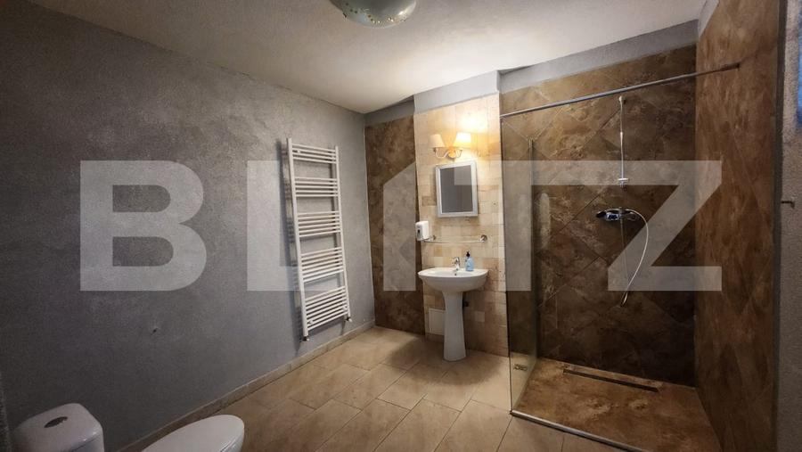 Casă individuală cu 10 camere cu Canalizare în Corunca