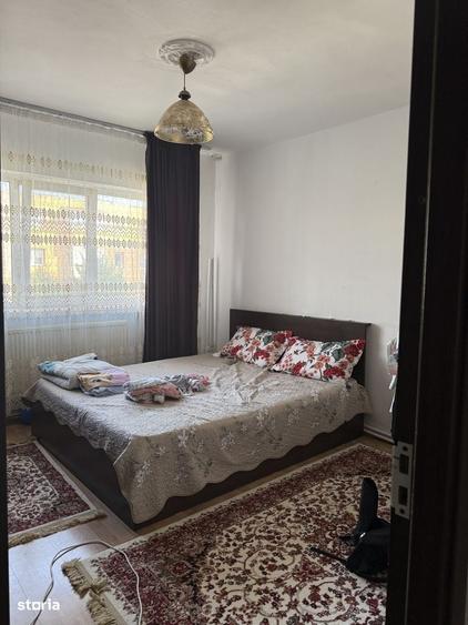 Apartament cu 2 camere semidecomandat în Craiovița Nouă