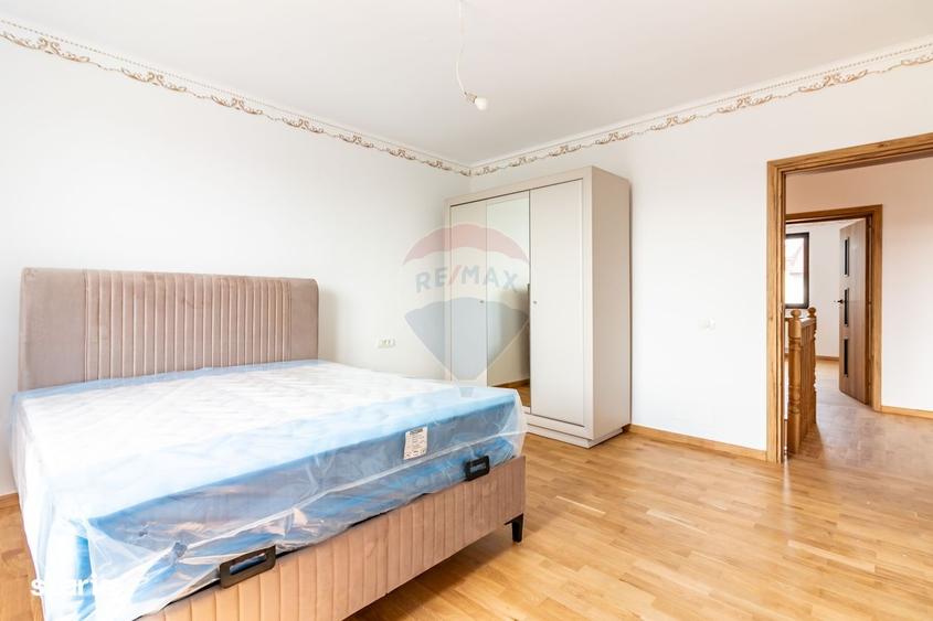 Casă cu 4 camere cu Teren 348 Mp în Central