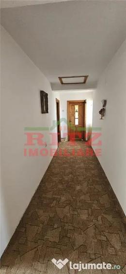 Casă cu 7 camere cu Teren 1756 Mp în Caracal
