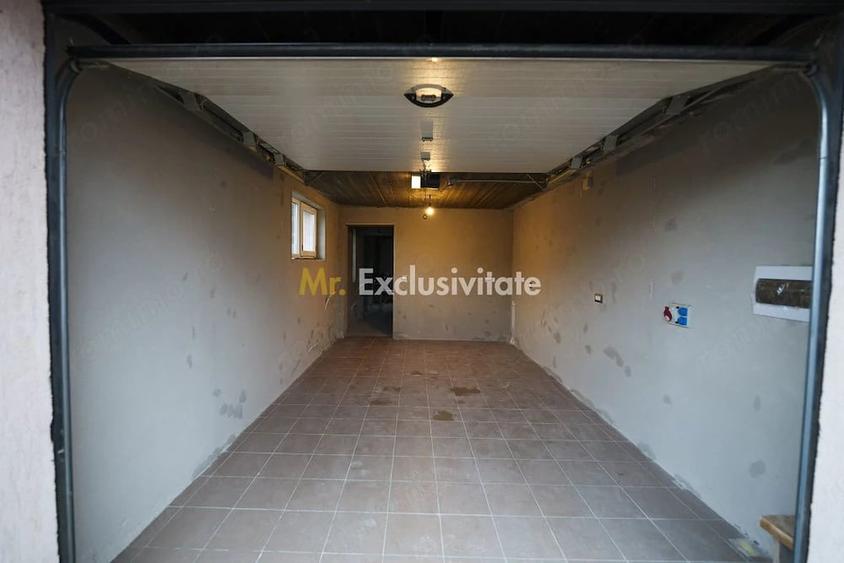 Casă cu 8 camere cu Teren 265 Mp în Romanești