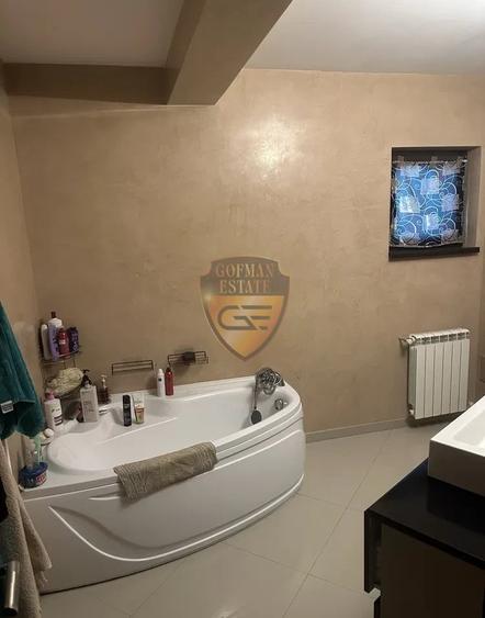 Casă individuală cu 4 camere cu Canalizare în Primo