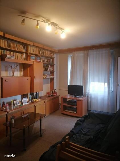 Apartament cu 3 camere decomandat în Baba Novac