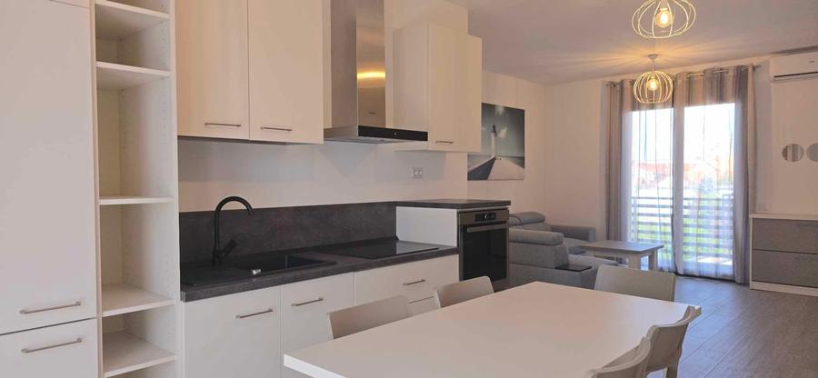 Apartament cu 3 camere nedecomandat în Central