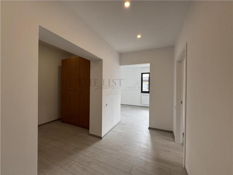 Casă individuală cu 8 camere cu Teren 1000 Mp în Pipera