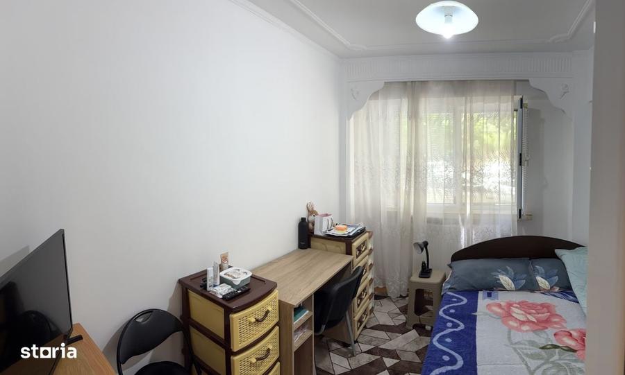 Apartament cu 3 camere decomandat în Prundu