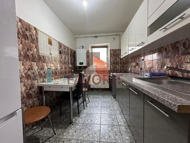 Apartament cu 3 camere decomandat, mobilat în Lipovei