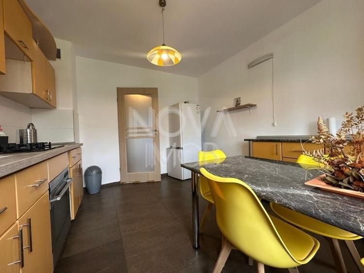 Apartament cu 3 camere decomandat, mobilat în Central