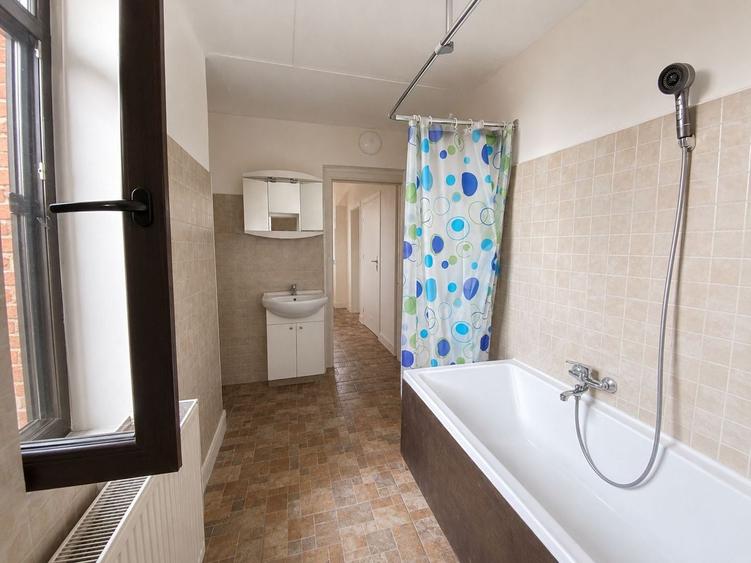 Apartament cu 3 camere circular, mobilat în Traian