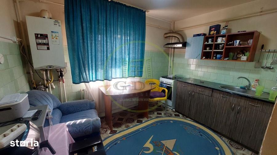 Apartament cu 3 camere decomandat în 1 Mai