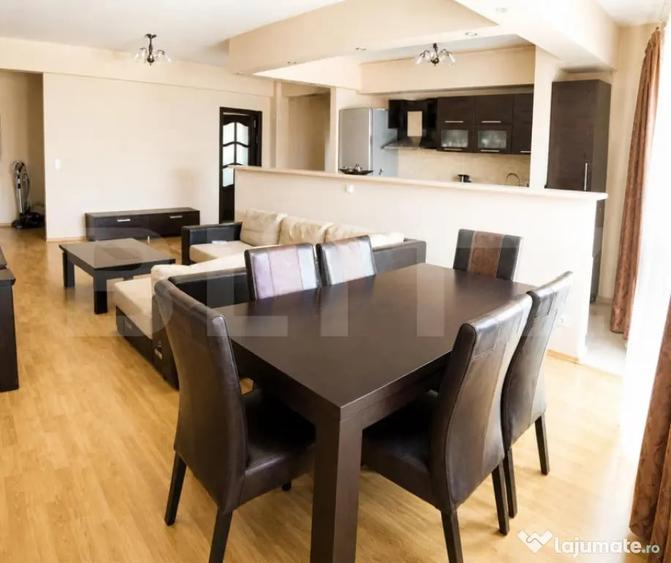 Apartament cu 3 camere semidecomandat în Independenței