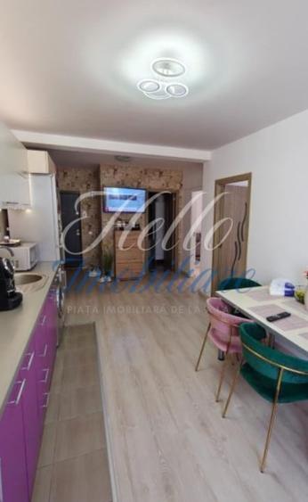 Apartament cu 3 camere semidecomandat în Florești