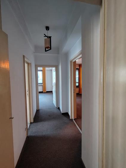 Apartament cu 4 camere circular în P-ța Romană