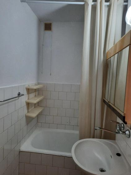 Garsonieră decomandată în Lunei