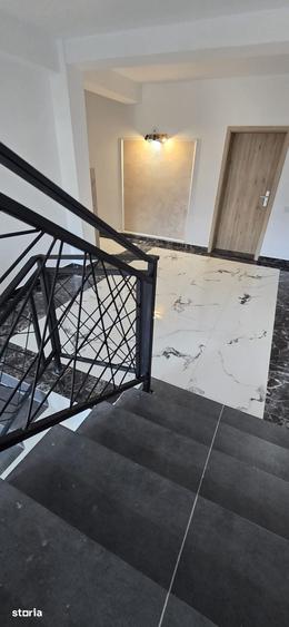 Apartament cu 3 camere în Tractorul