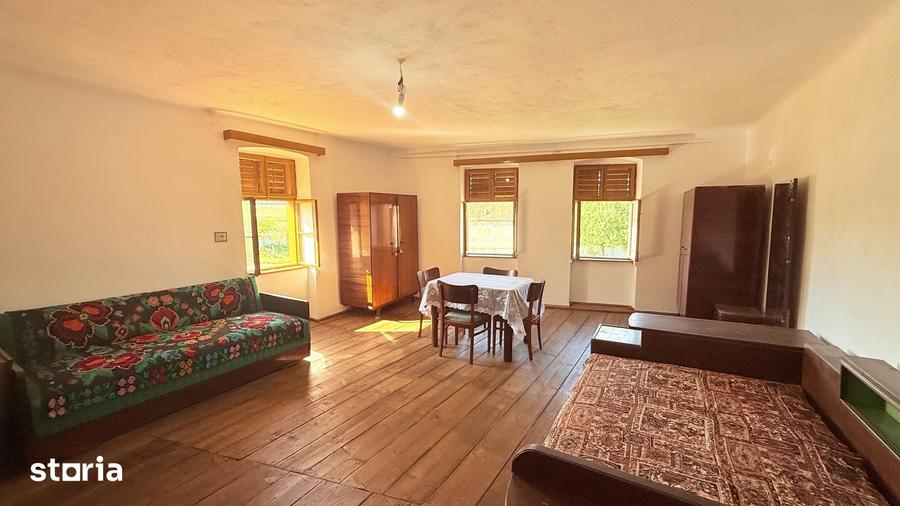 Casă cu 4 camere cu Teren 2100 Mp în Brădeni