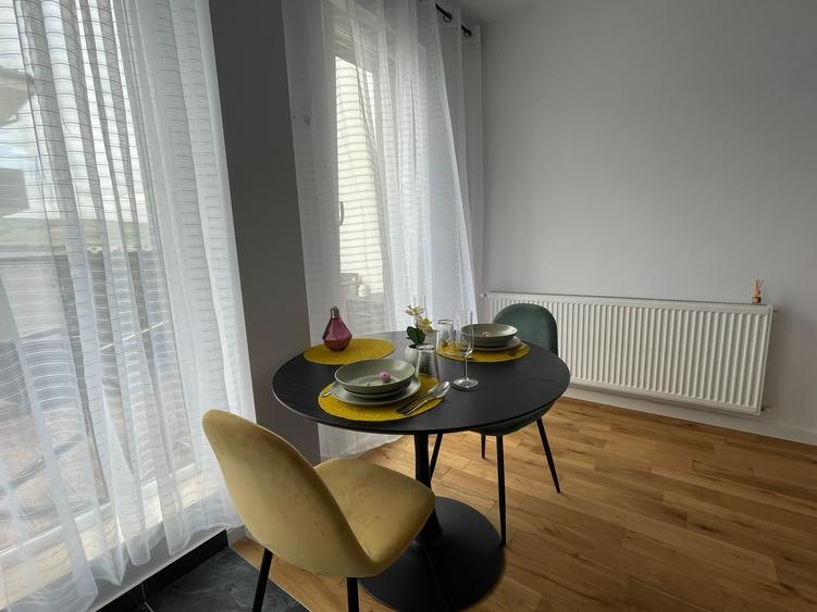 Apartament cu 2 camere semidecomandat, mobilat în Florești