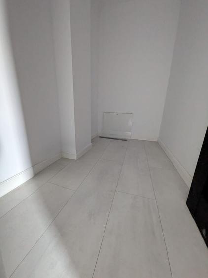 Apartament cu 4 camere semidecomandat în Florești