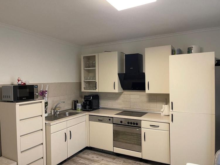 Apartament cu 5 camere decomandat, mobilat în Bogdăneștilor