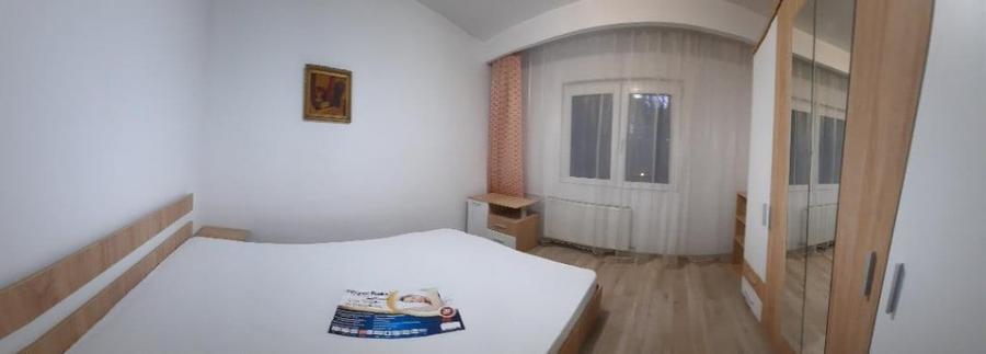 Apartament cu 3 camere decomandat în Victoriei