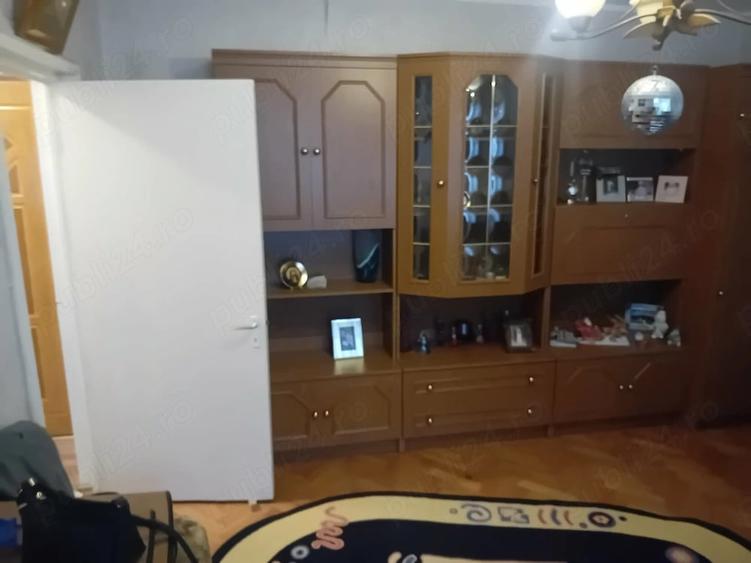 Apartament cu 3 camere semidecomandat în Dărmănești