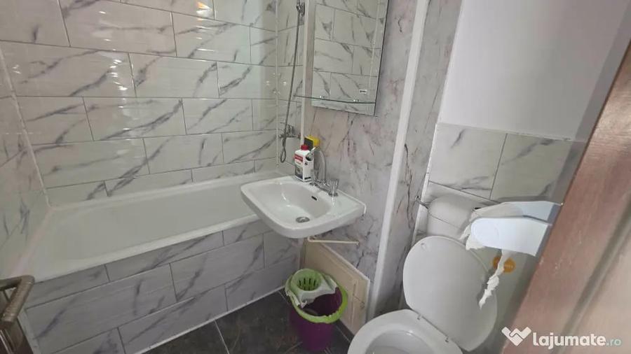 Apartament cu 4 camere decomandat în Hala Centrală