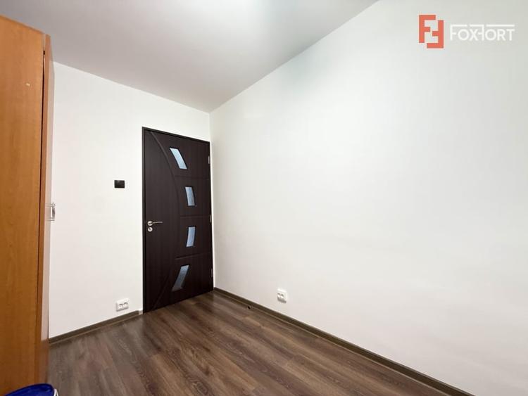 Apartament cu 3 camere decomandat în Lipovei