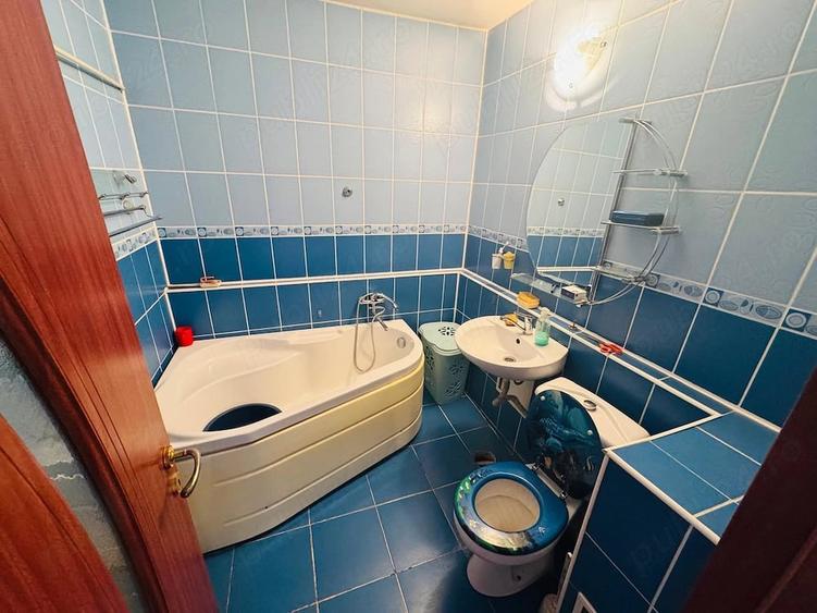 Apartament cu 3 camere decomandat în Traian