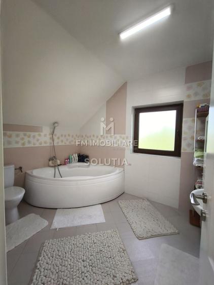 Duplex cu 4 camere cu Canalizare în Valea Borcutului