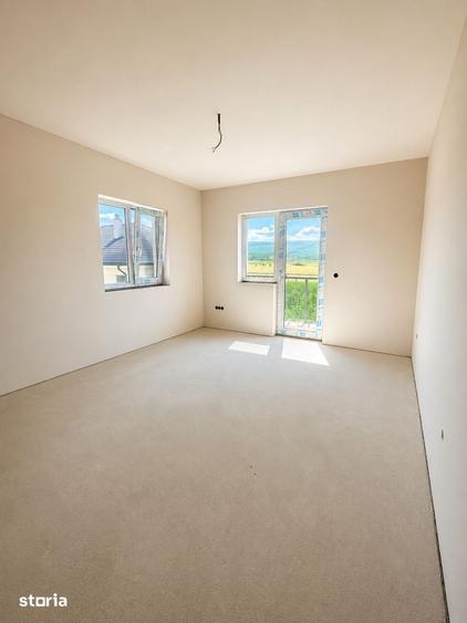 Casă cu 9 camere cu Teren 476 Mp în Jucu