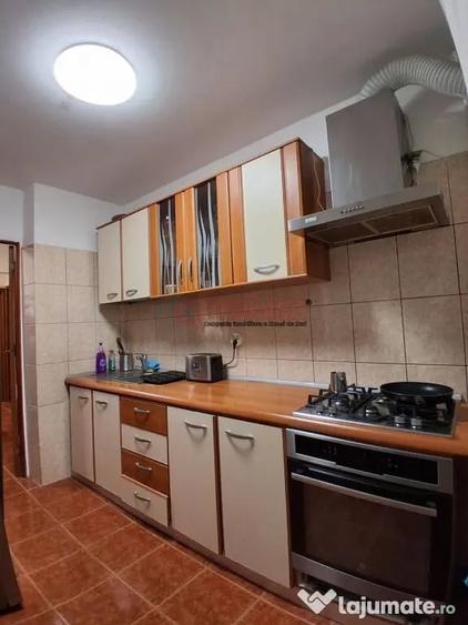 Apartament cu 4 camere decomandat în Berceni